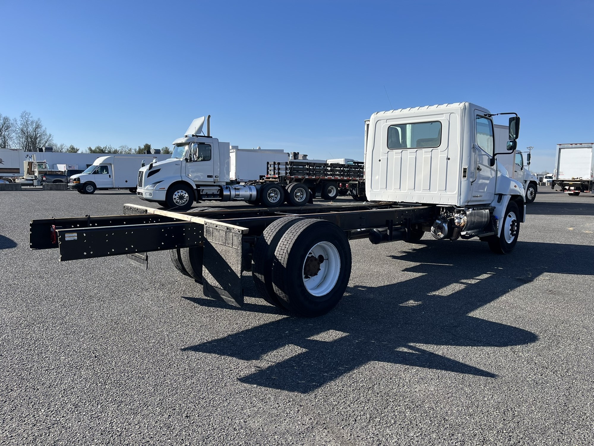 2019 HINO 268A - image 5 of 6