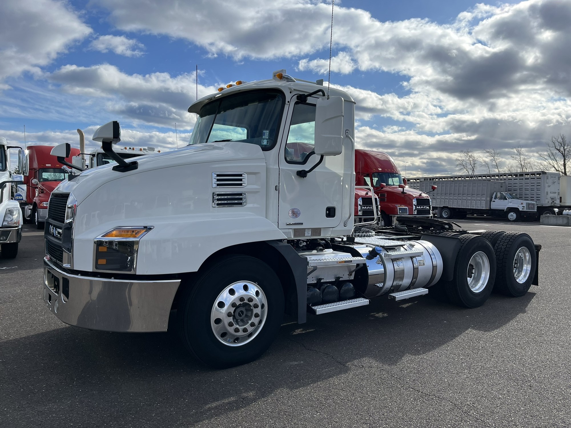 2019 MACK AN64T - image 1 of 6