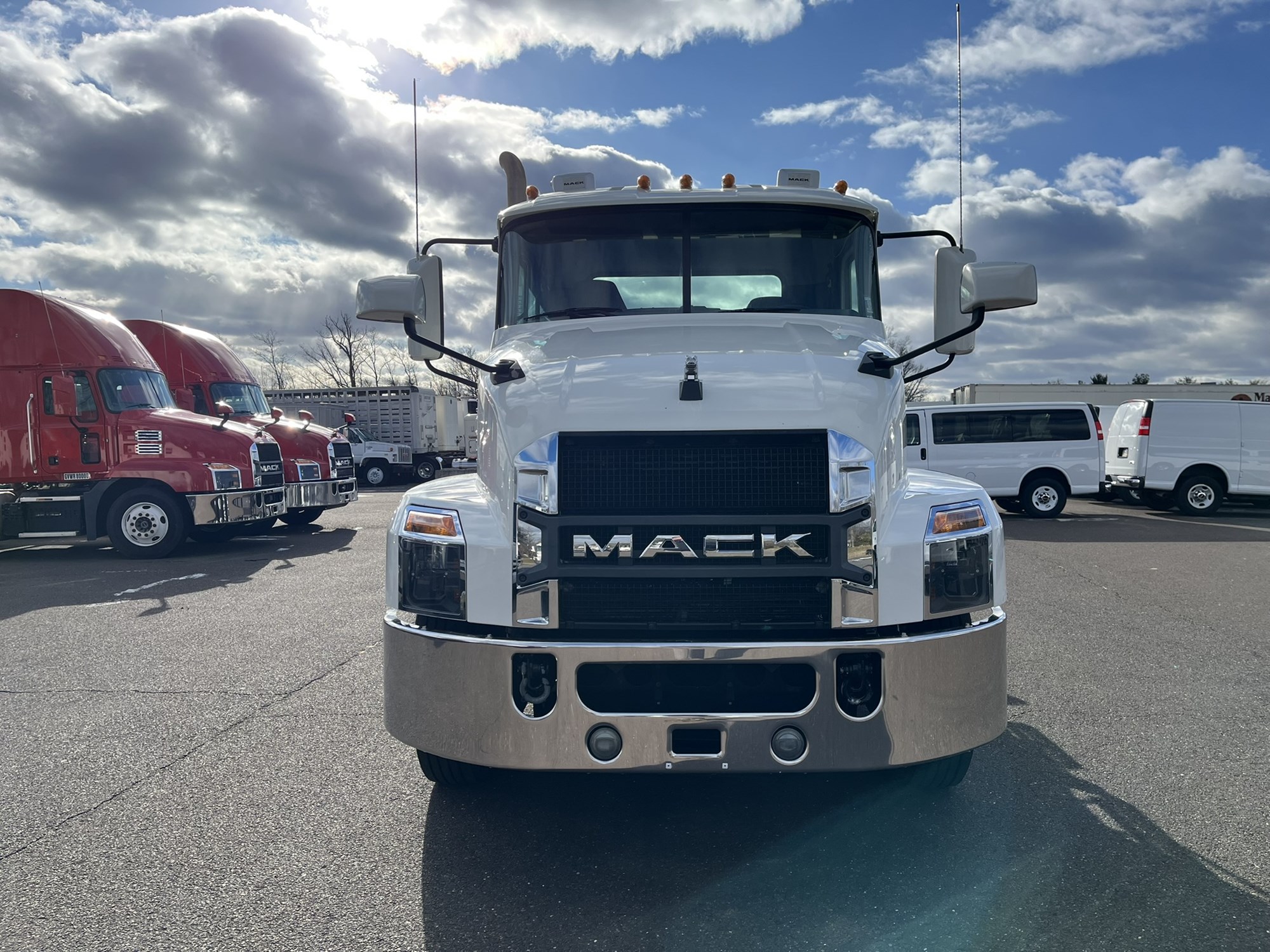 2019 MACK AN64T - image 2 of 6