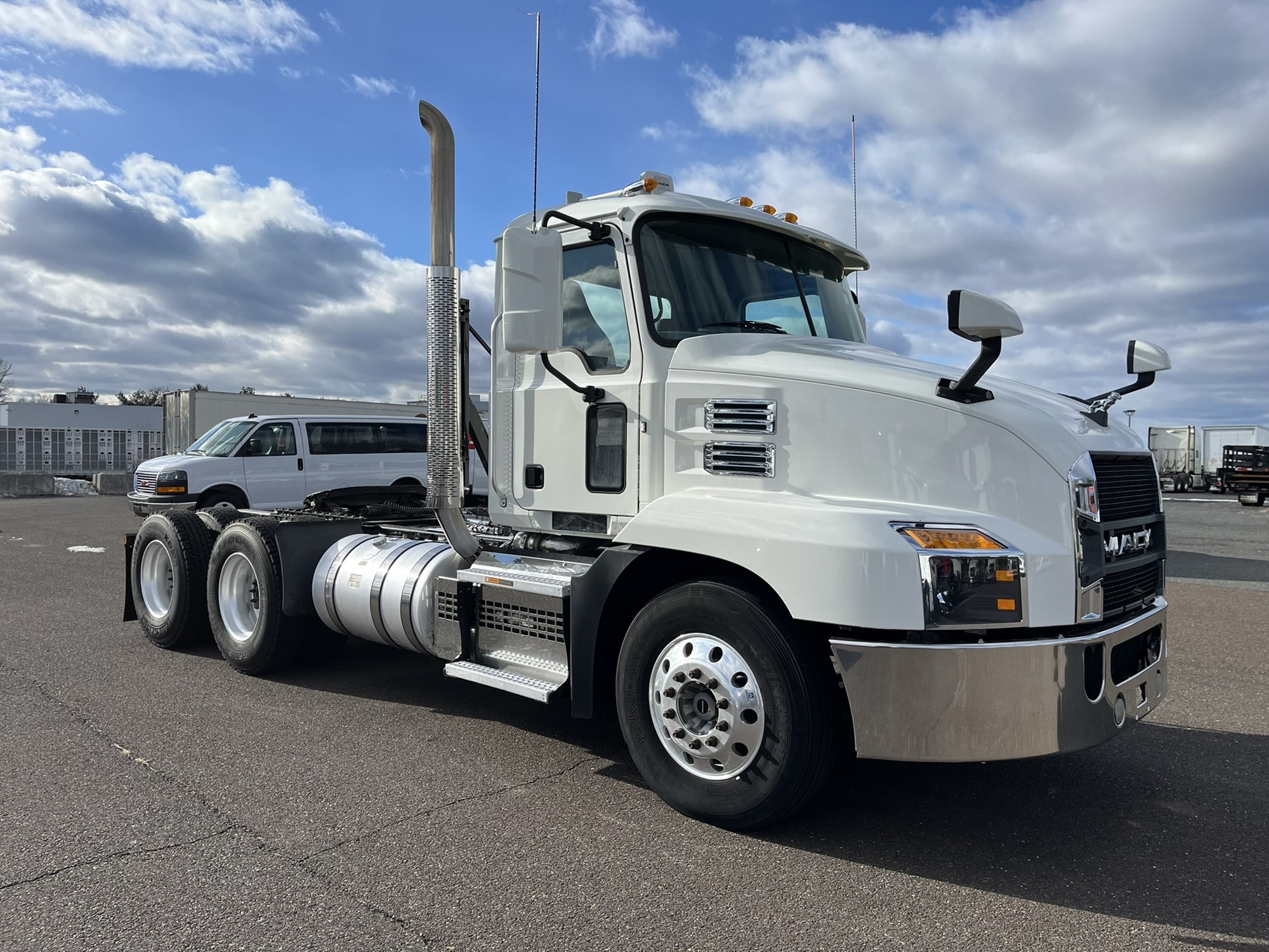 2019 MACK AN64T - image 3 of 6
