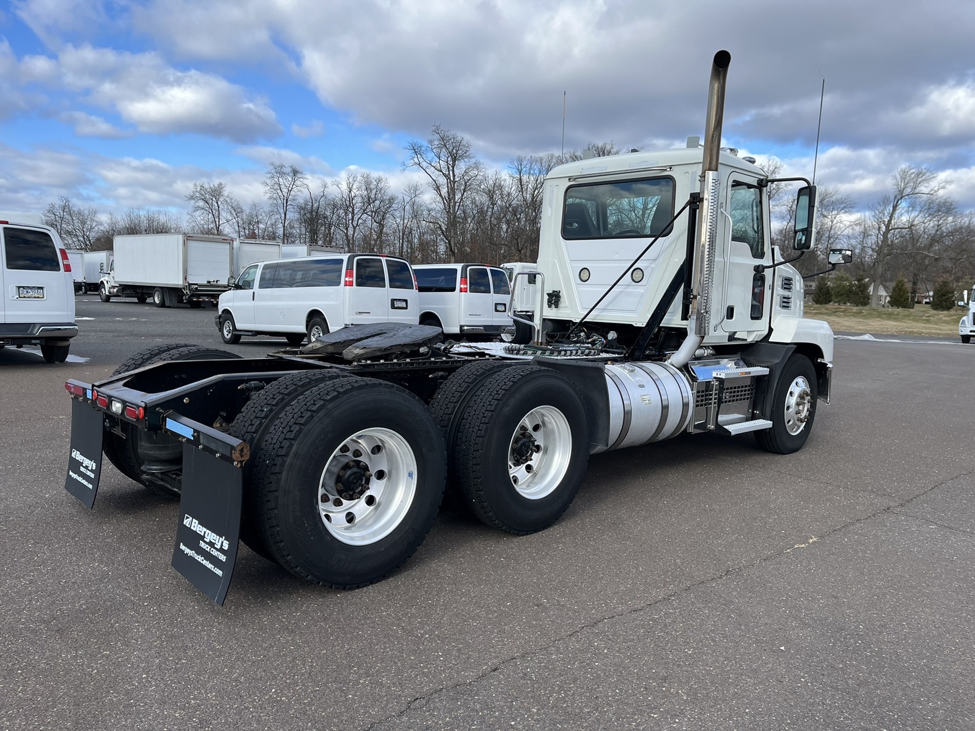 2019 MACK AN64T - image 4 of 6