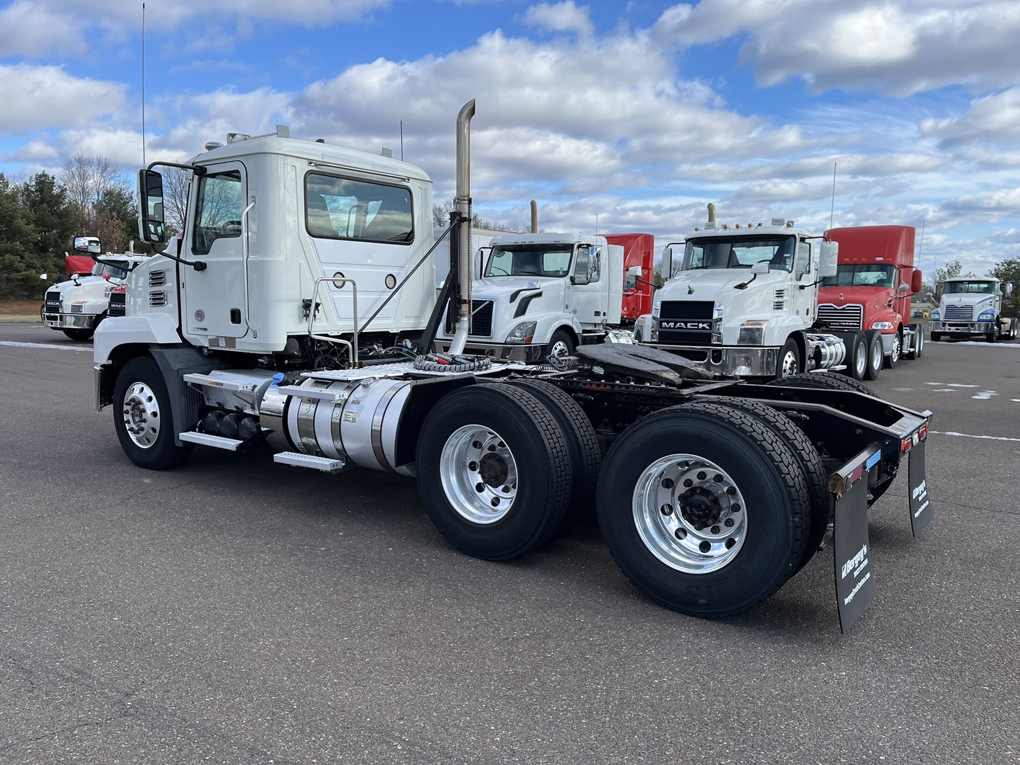 2019 MACK AN64T - image 6 of 6