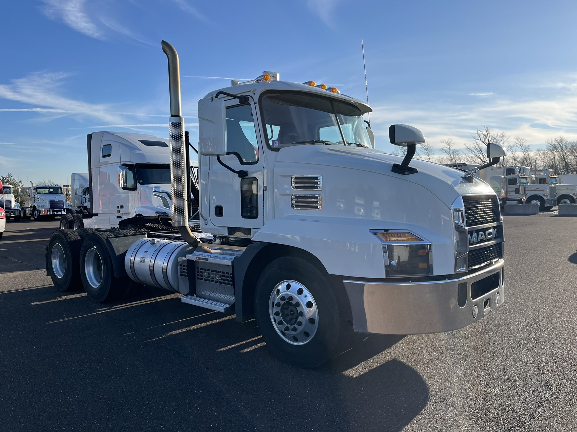 2019 MACK AN64T - image 3 of 6