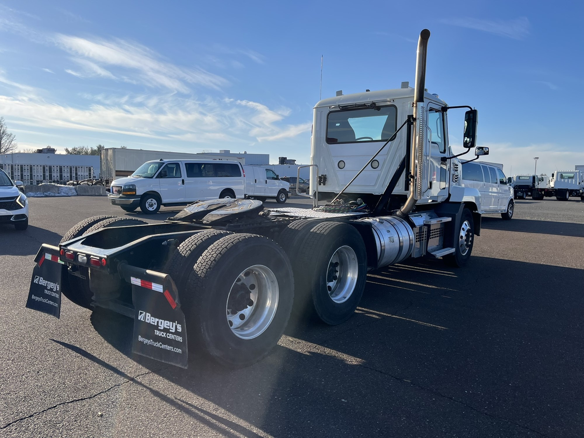 2019 MACK AN64T - image 4 of 6