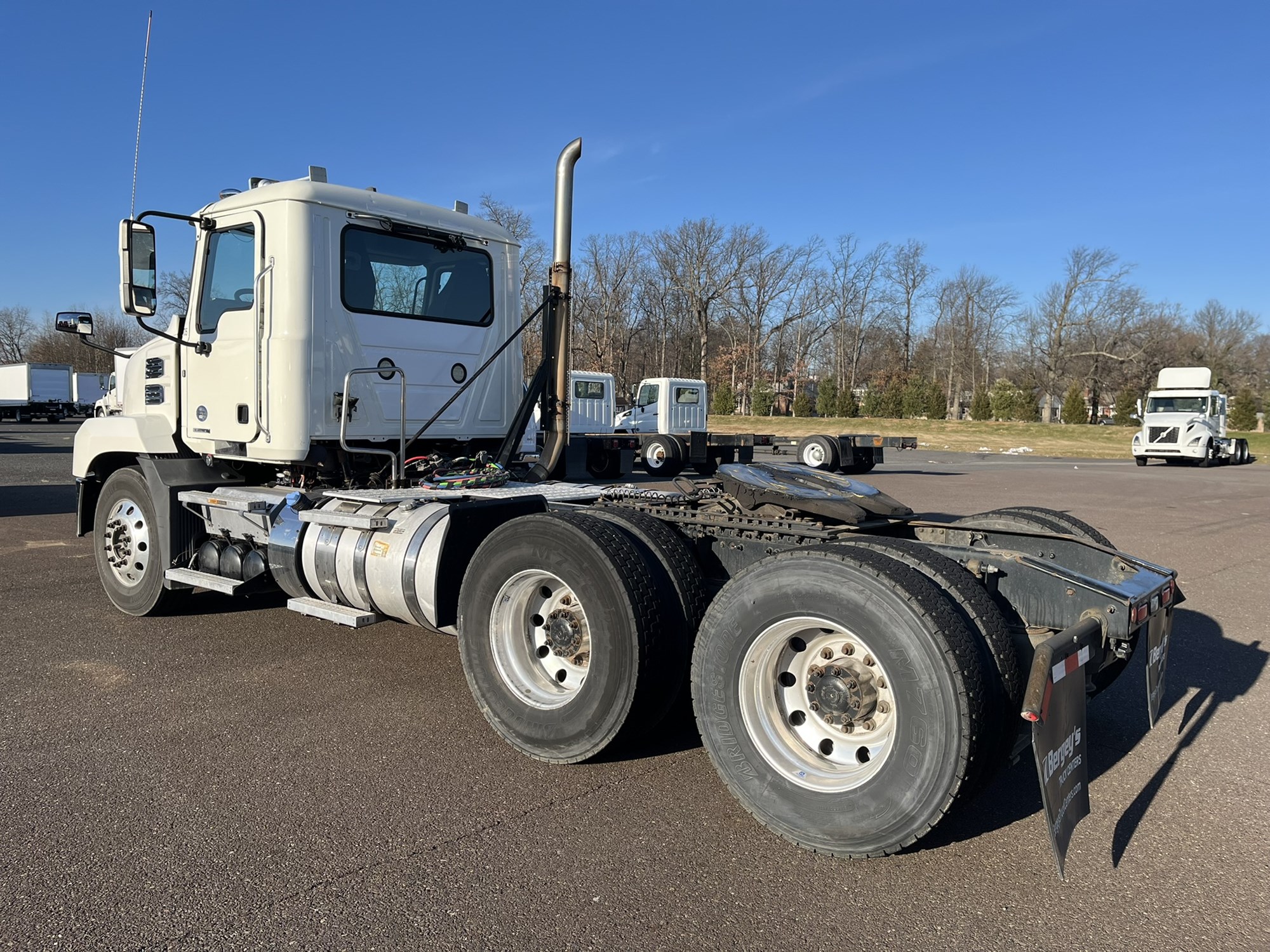 2019 MACK AN64T - image 6 of 6