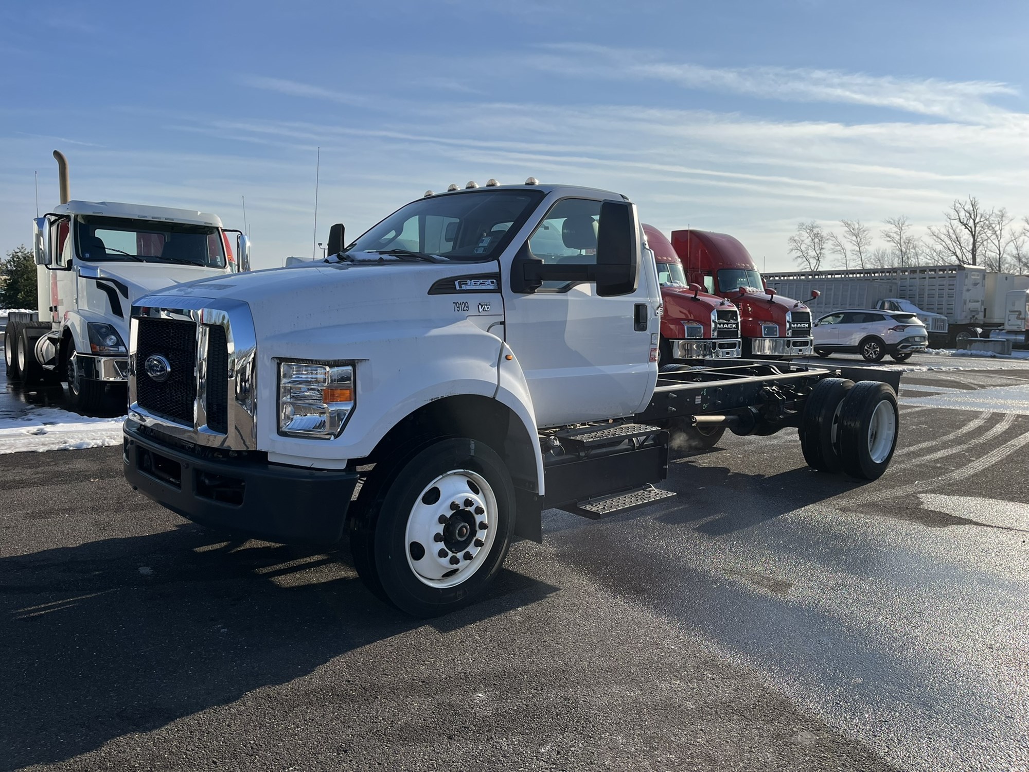 2019 FORD F650 - image 1 of 6