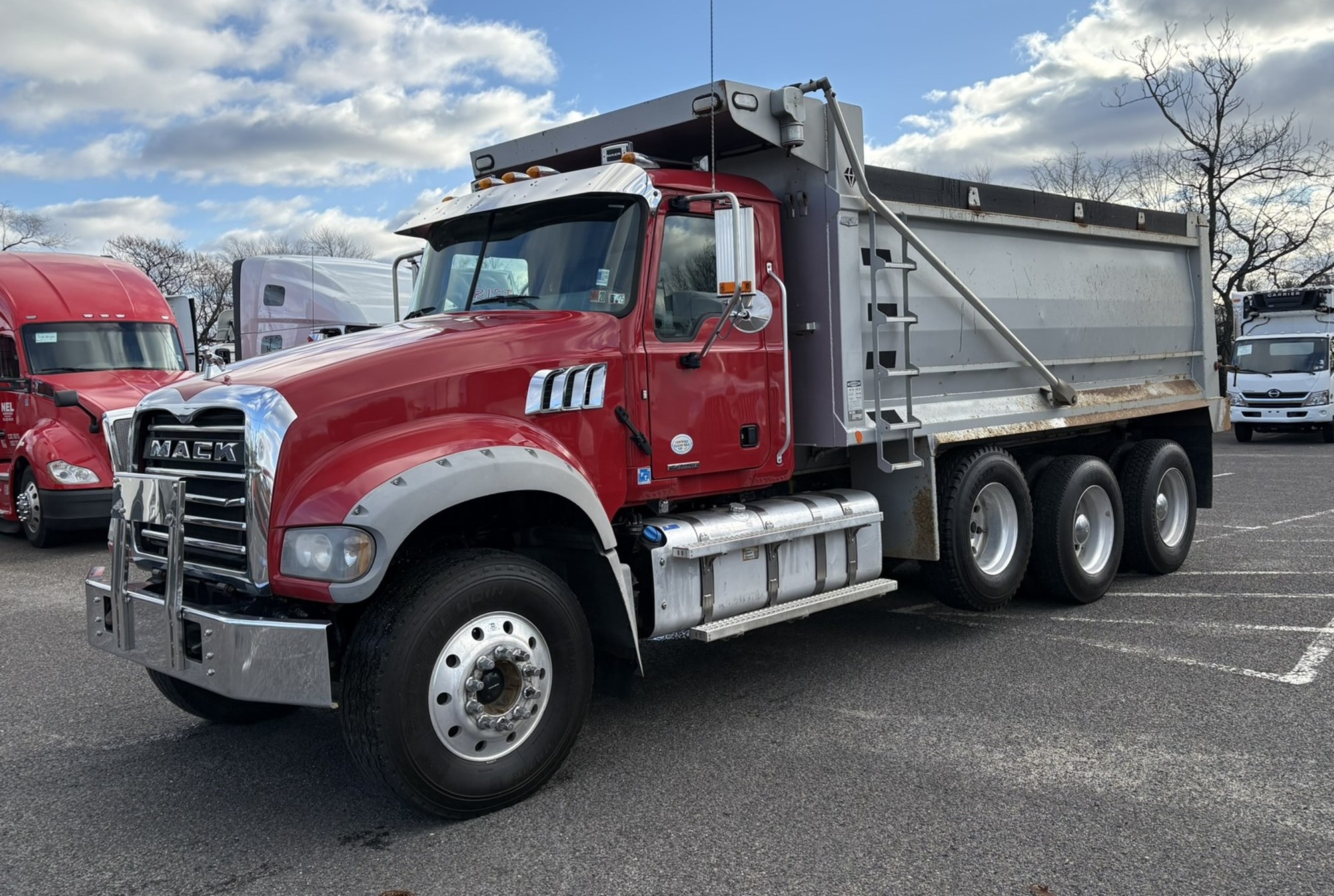 2019 MACK GR64F - image 1 of 6