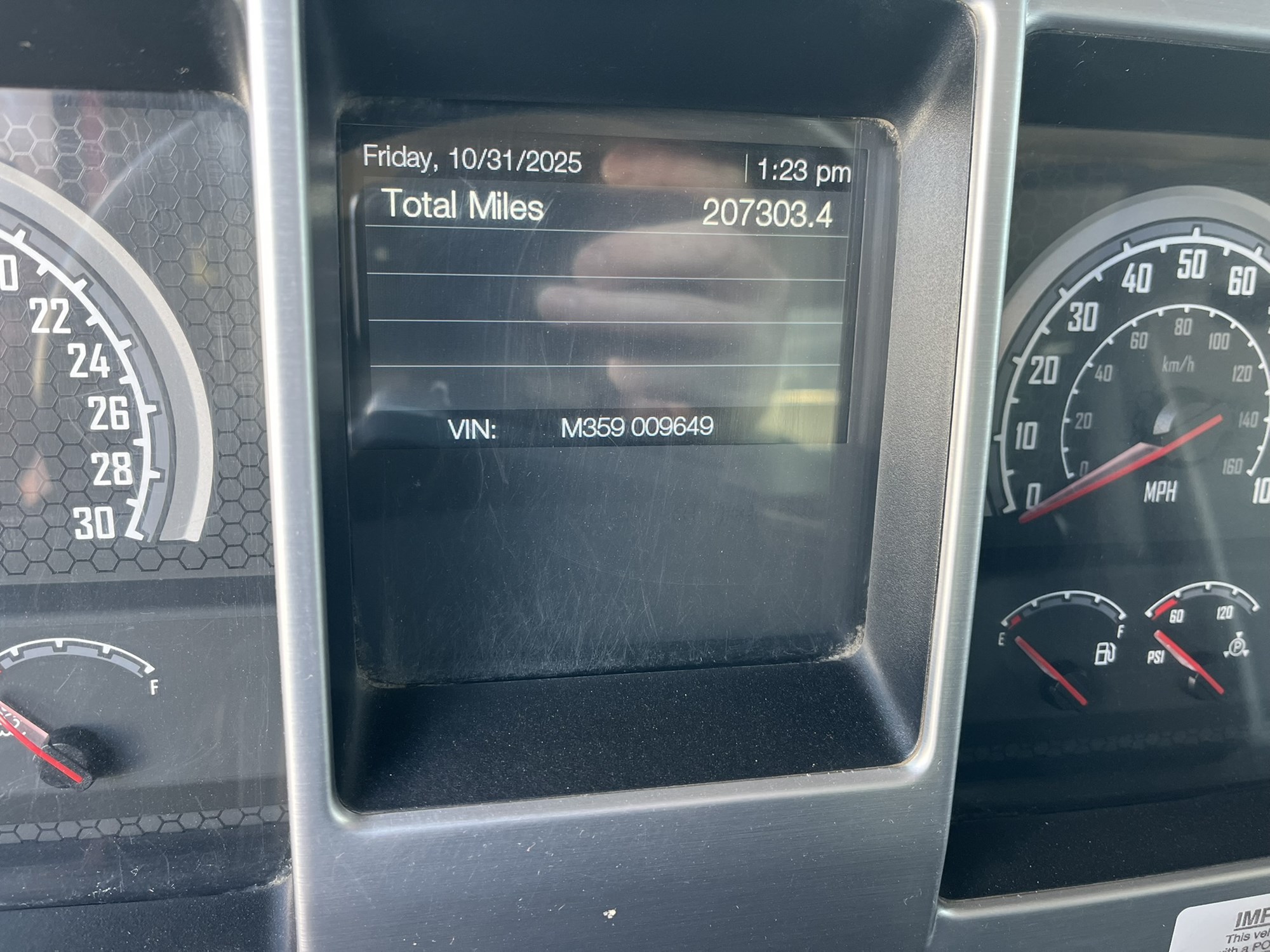 2019 MACK GR64F - image 2 of 4