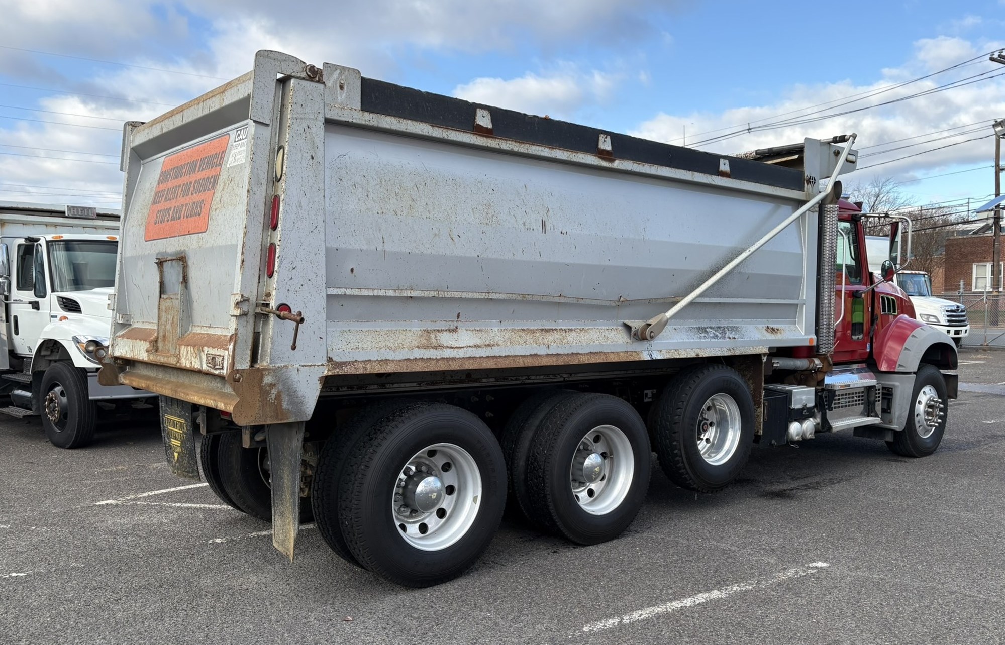 2019 MACK GR64F - image 4 of 6