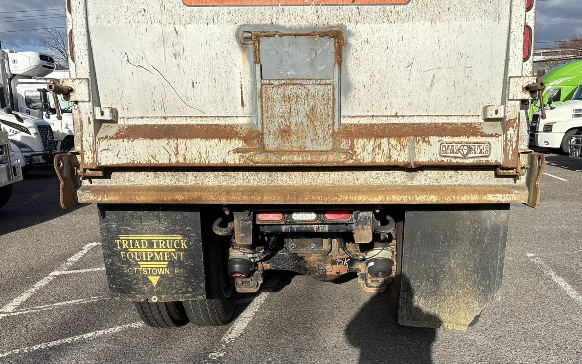 2019 MACK GR64F - image 5 of 6