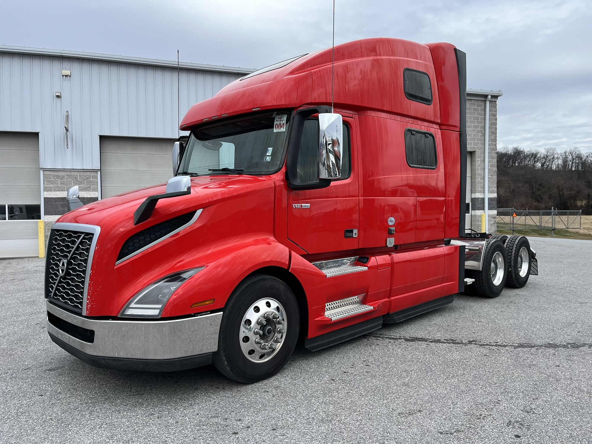 2021 VOLVO VNL 860 - image 1 of 6