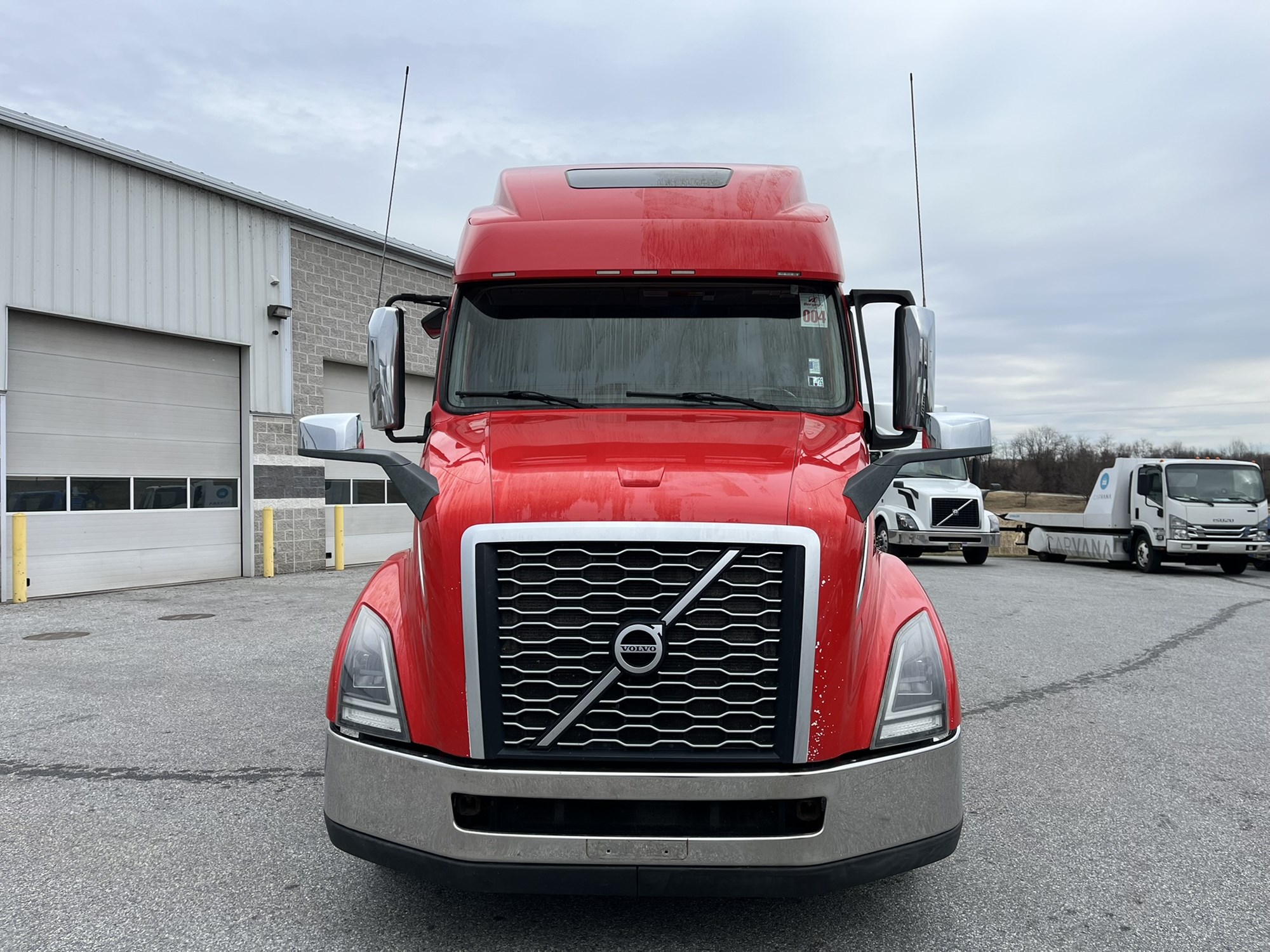 2021 VOLVO VNL 860 - image 2 of 6