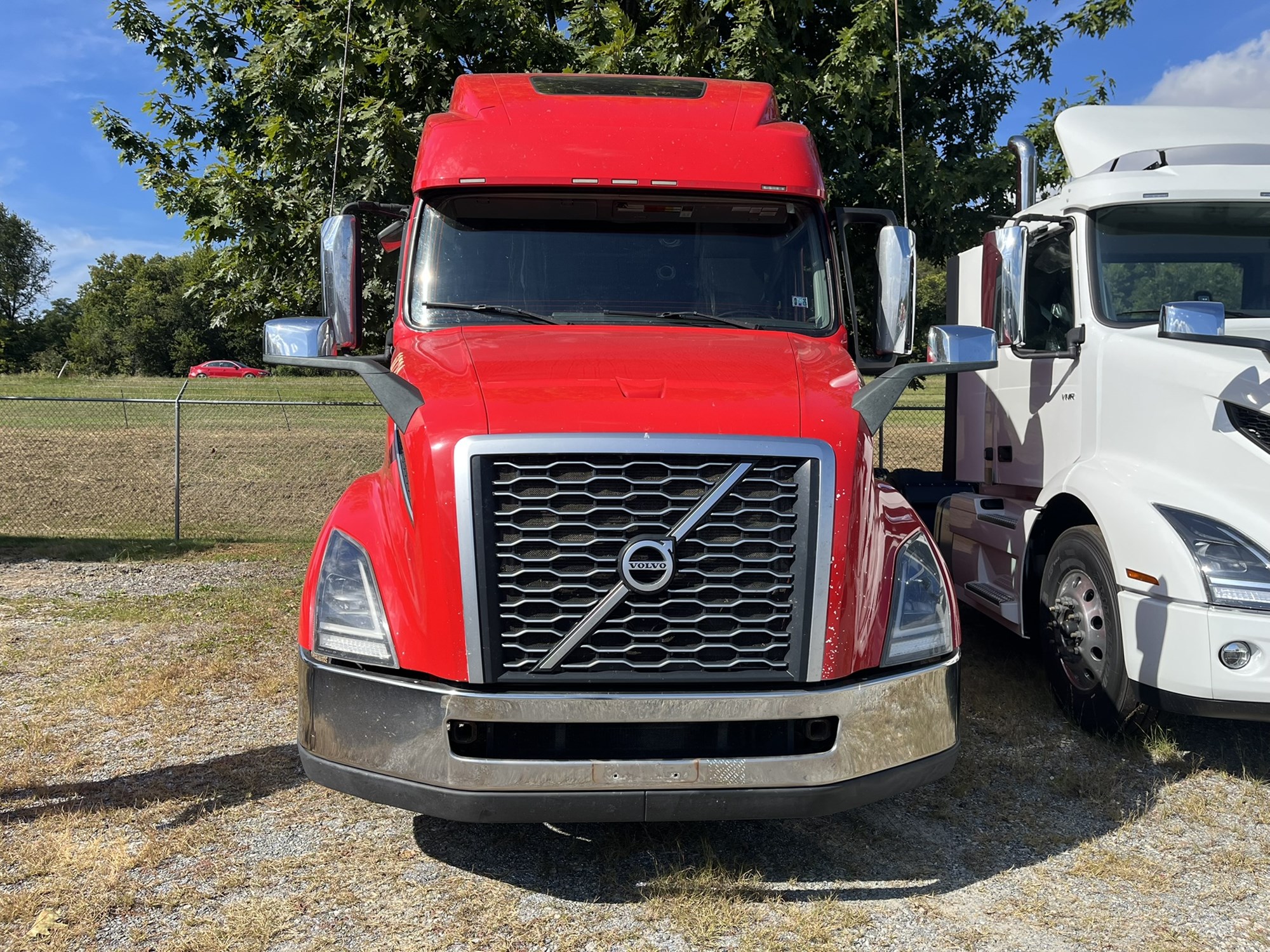 2021 VOLVO VNL 860 - image 2 of 6