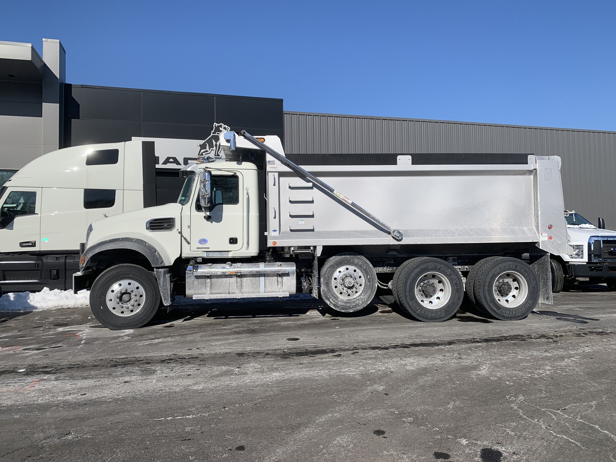 2026 MACK Granite 64FR 2026 MACK Granite 64FR - image 2 of 4