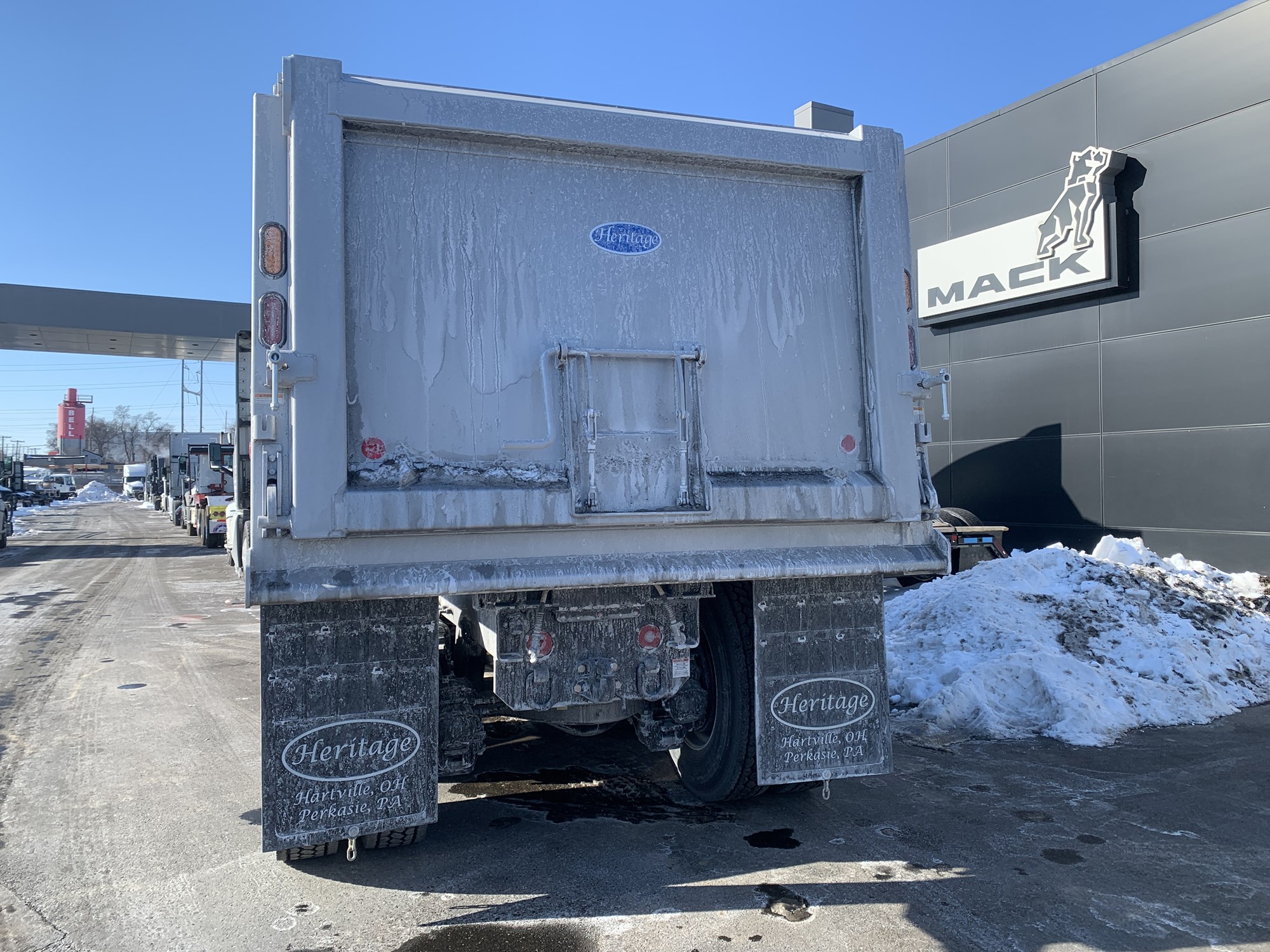 2026 MACK Granite 64FR 2026 MACK Granite 64FR - image 3 of 4