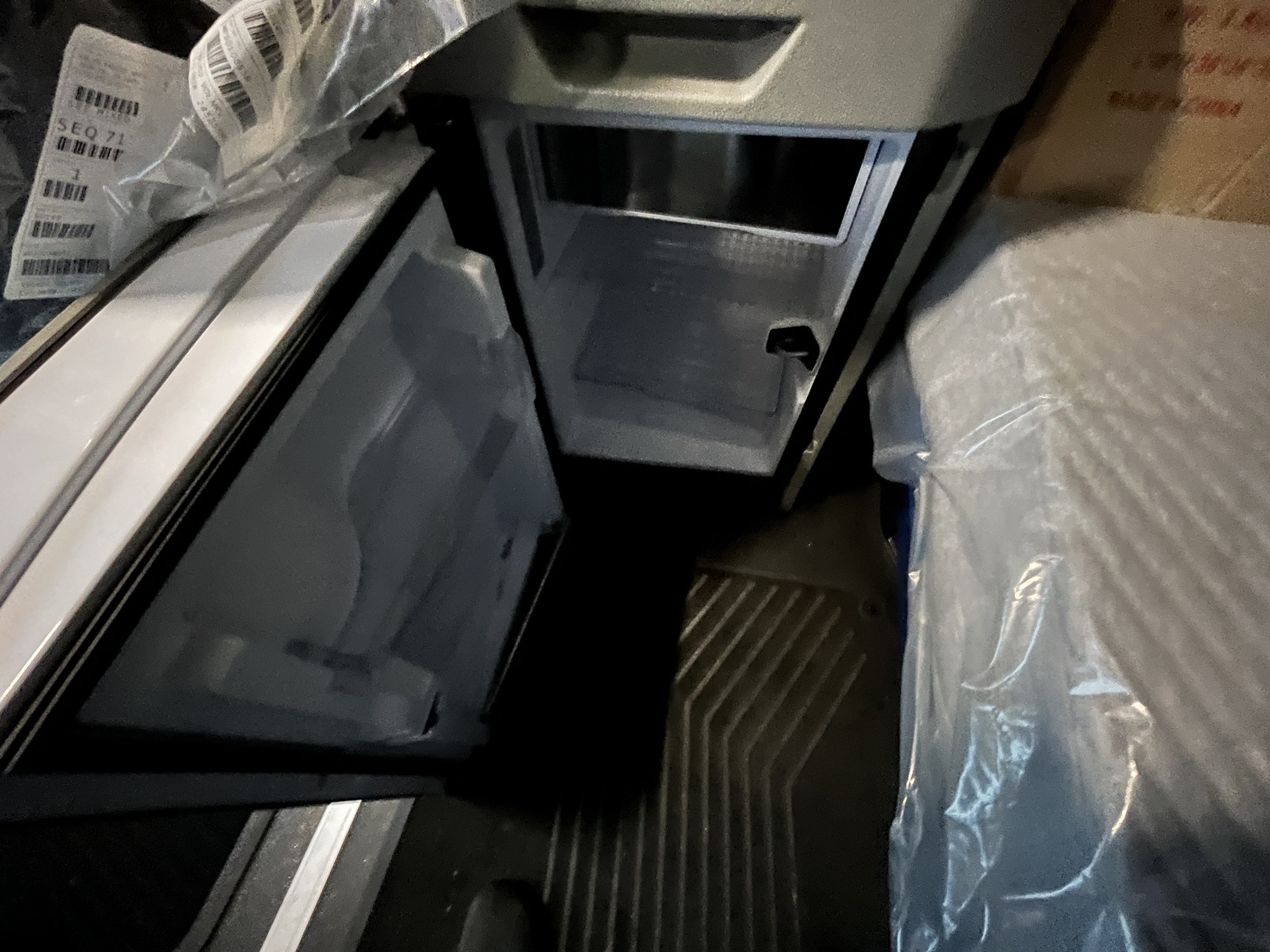 2026 VOLVO New VNL64T860 - image 5 of 6