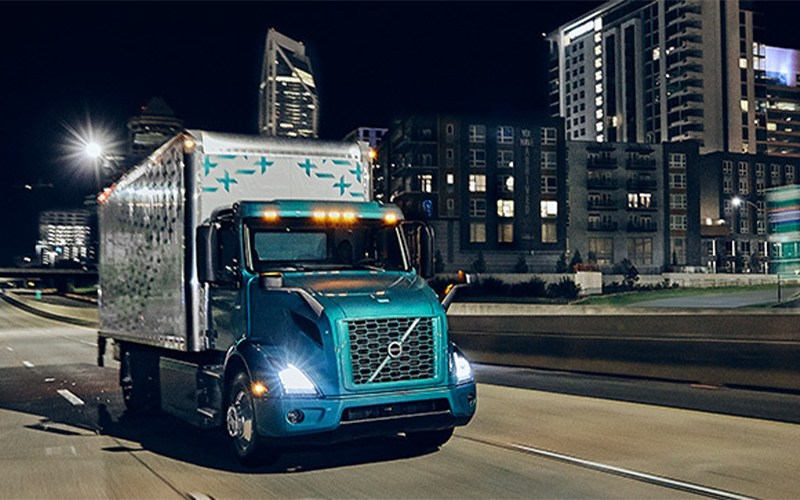 Volvo Trucks 4x2 Straight Truck - image 3 of 4