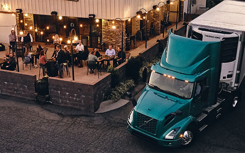 Volvo Trucks 4x2 Straight Truck - image 4 of 4