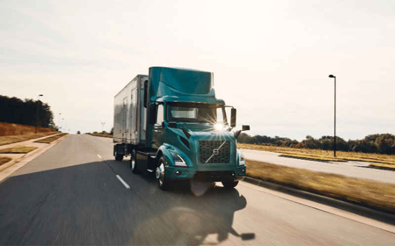 Volvo Trucks 4x2 Tractor - image 1 of 4