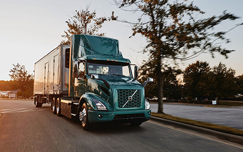 Volvo Trucks 6x2 Tractor - image 2 of 4