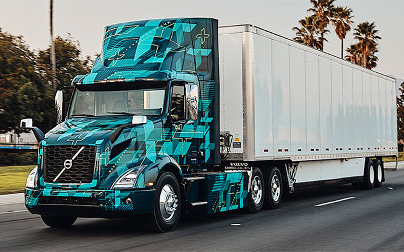 Volvo Trucks 6x2 Tractor - image 3 of 4