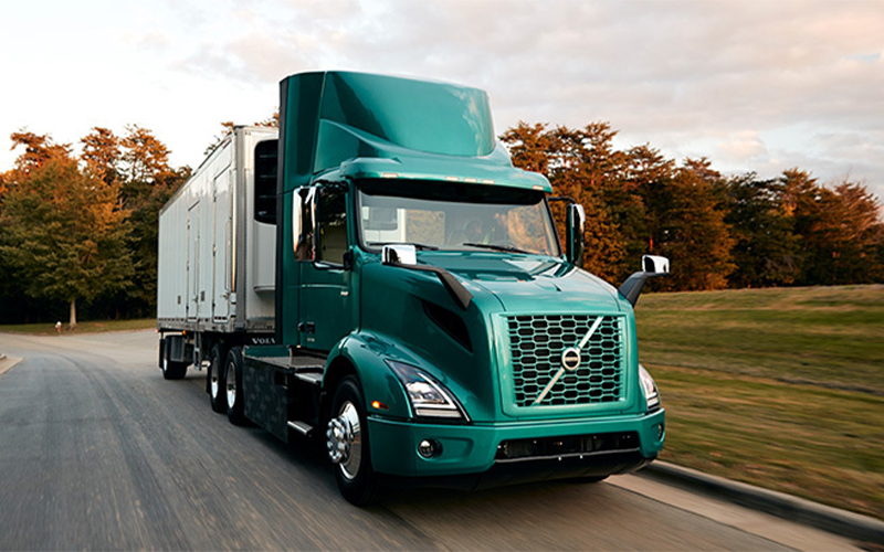 Volvo Trucks 6x2 Tractor - image 4 of 4