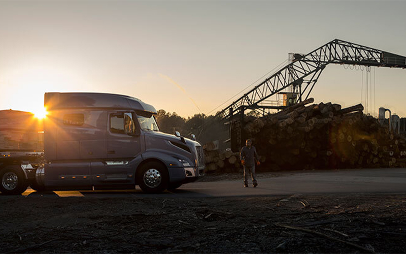 Volvo Trucks VNL 300 - image 4 of 4