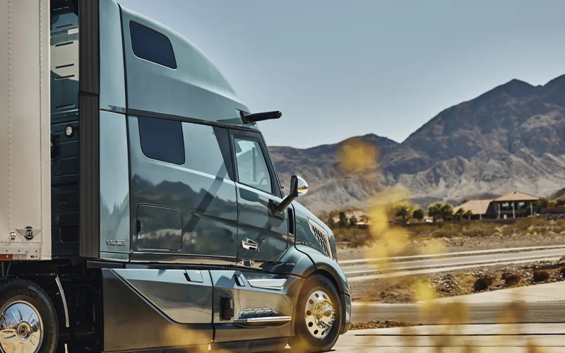 Volvo Trucks VNL 440 - image 2 of 4