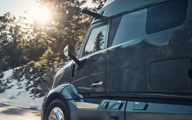 Volvo Trucks VNL 640 - image 1 of 4