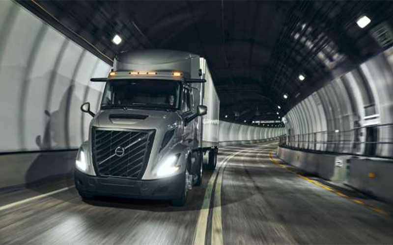 Volvo Trucks VNL 660 - image 4 of 4