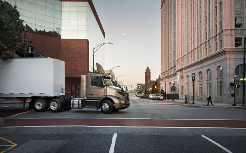 Volvo Trucks VNR 400 - image 1 of 4