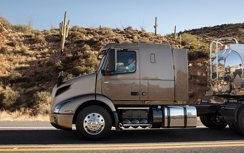 Volvo Trucks VNR 400 - image 3 of 4