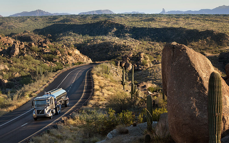 Volvo Trucks VNR 640 - image 1 of 6