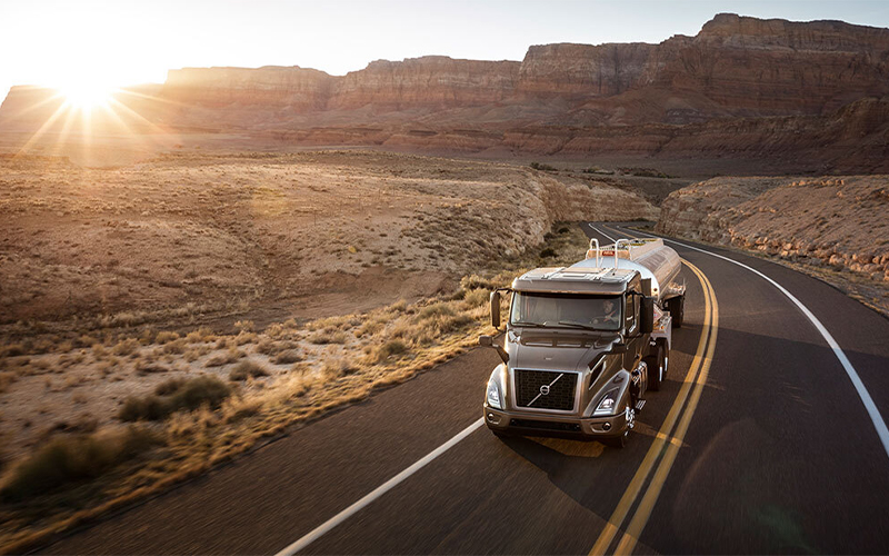 Volvo Trucks VNR 640 - image 3 of 6