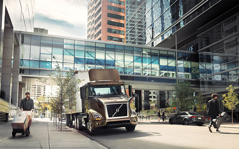 Volvo Trucks VNR 640 - image 5 of 6