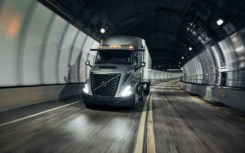 Volvo Trucks VNR 660 - image 3 of 4