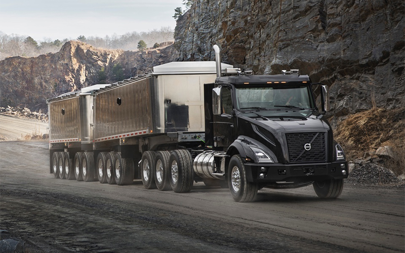 Volvo Trucks VNX 300 - image 2 of 6