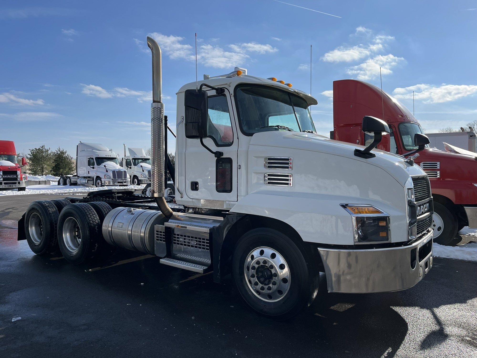 2020 MACK AN64T - image 3 of 6