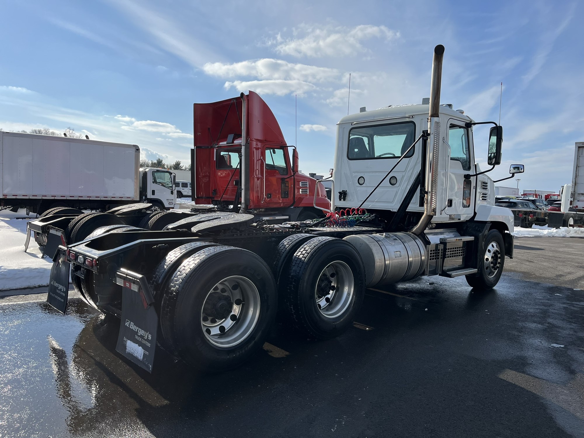 2020 MACK AN64T - image 4 of 6