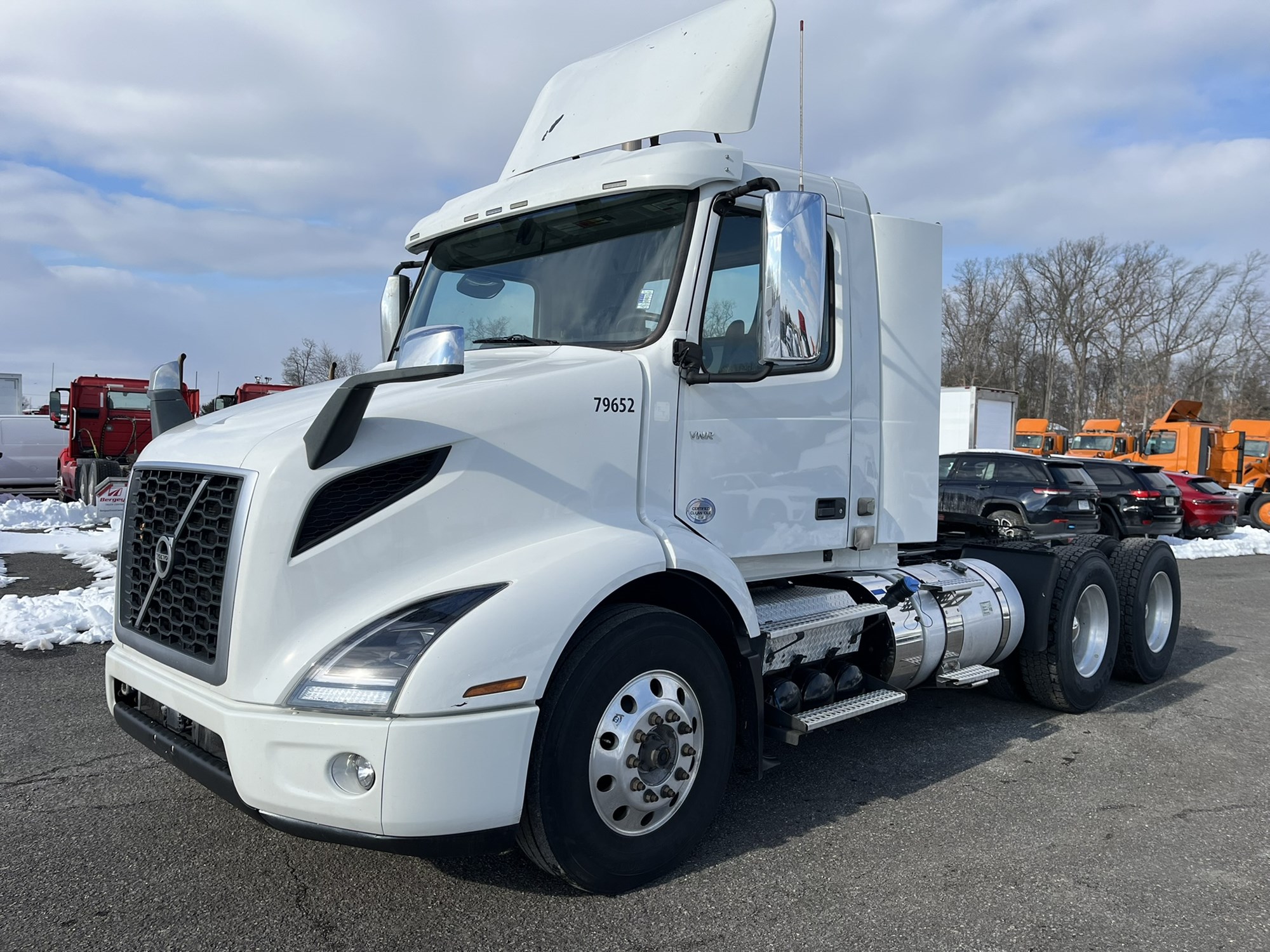 2019 VOLVO VNR64T300 - image 1 of 6