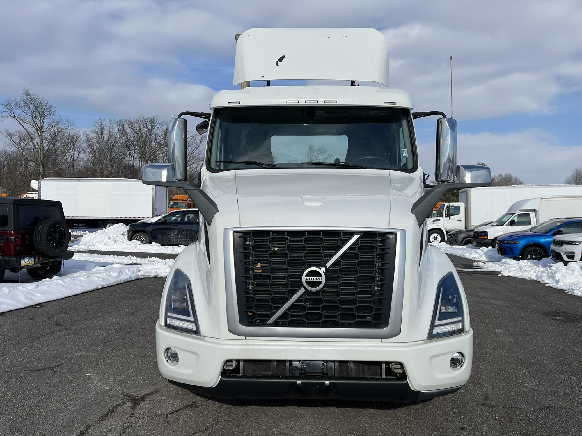 2019 VOLVO VNR64T300 - image 2 of 6