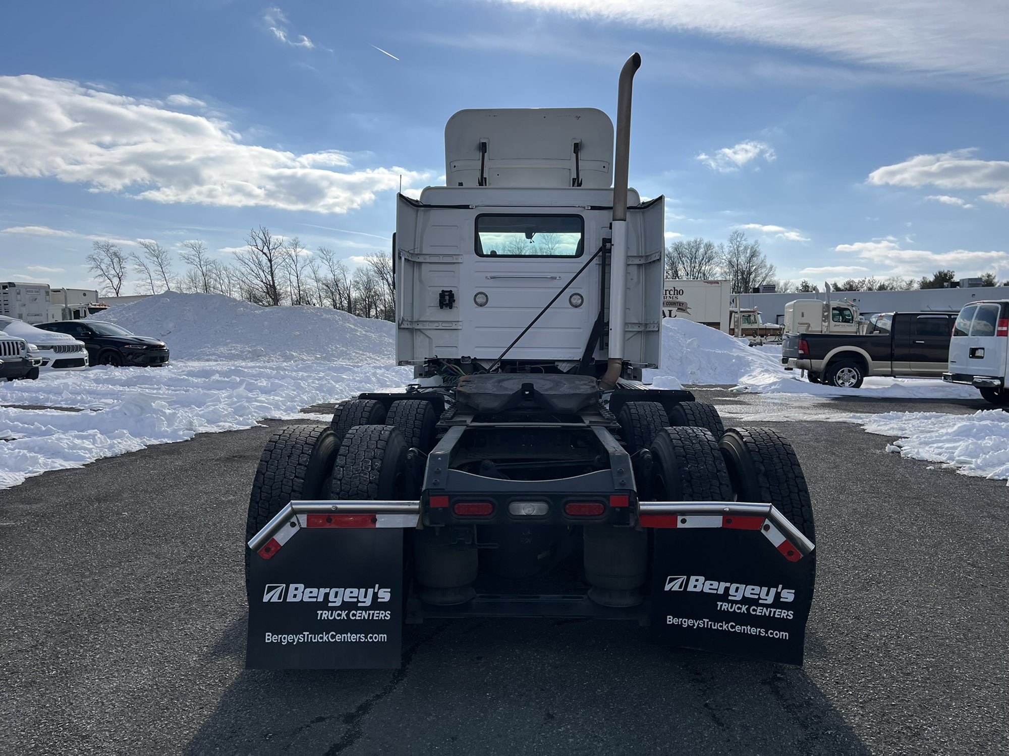 2019 VOLVO VNR64T300 - image 5 of 6