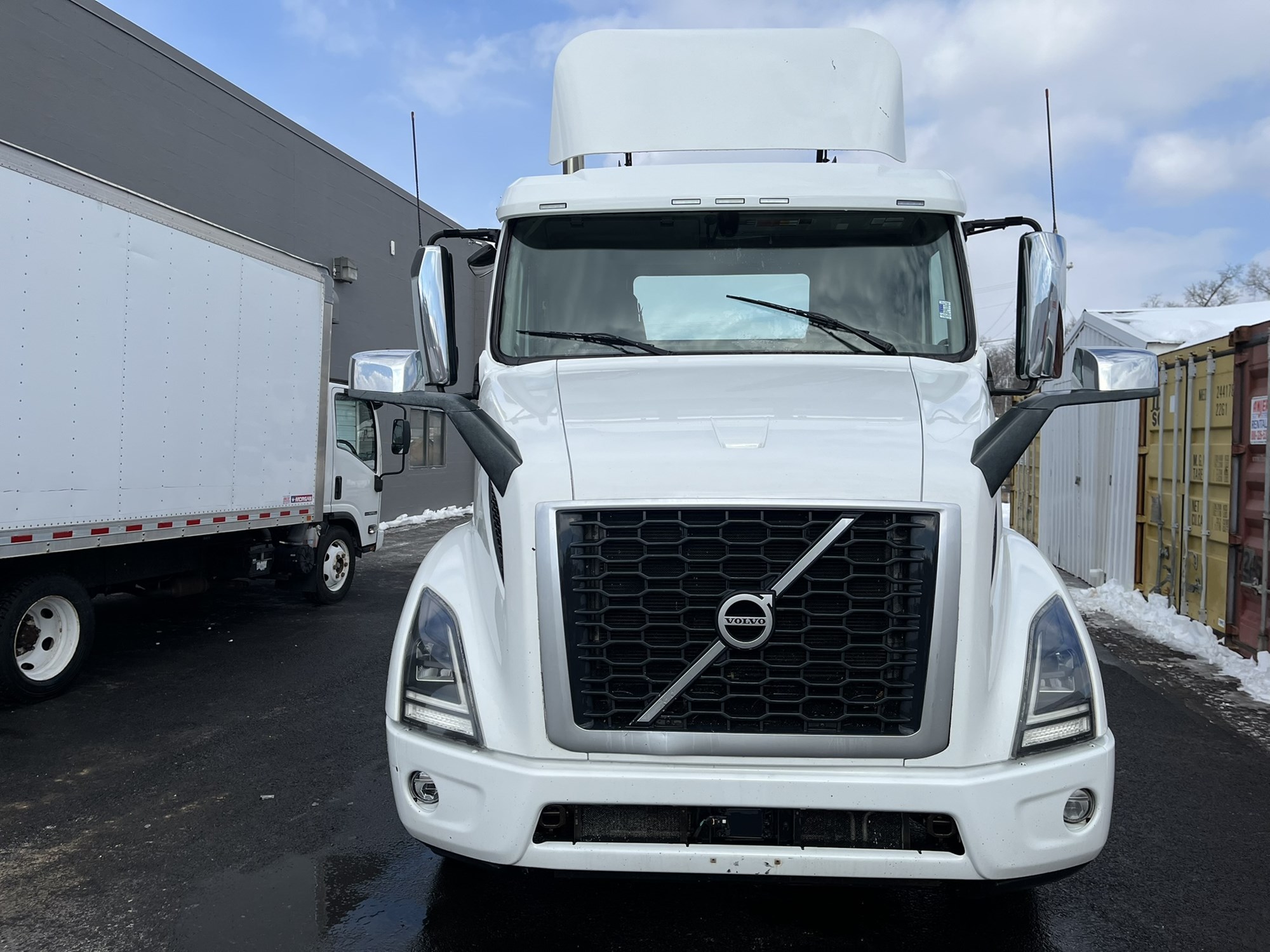 2019 VOLVO VNR64T300 - image 2 of 6