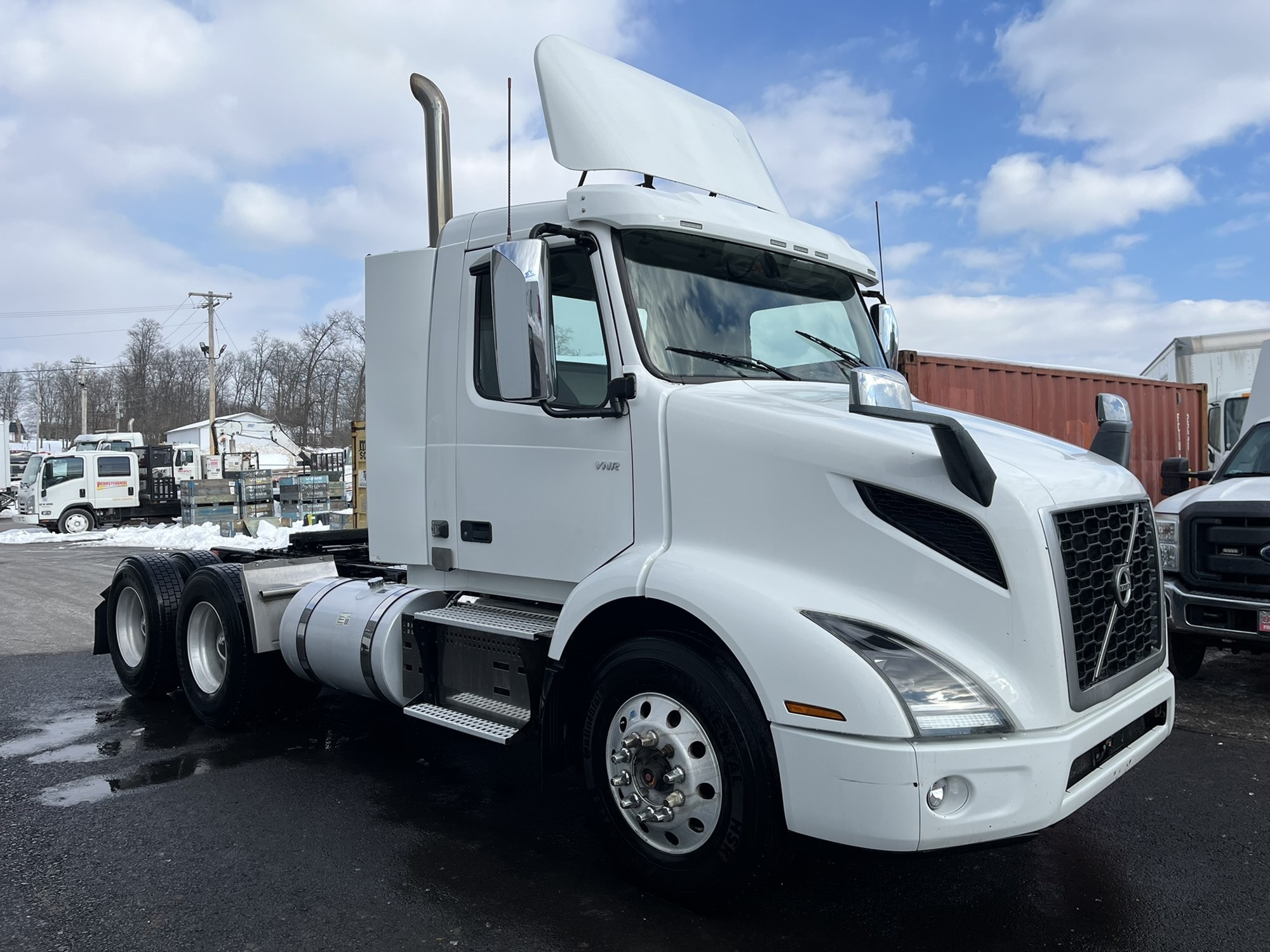 2019 VOLVO VNR64T300 - image 3 of 6