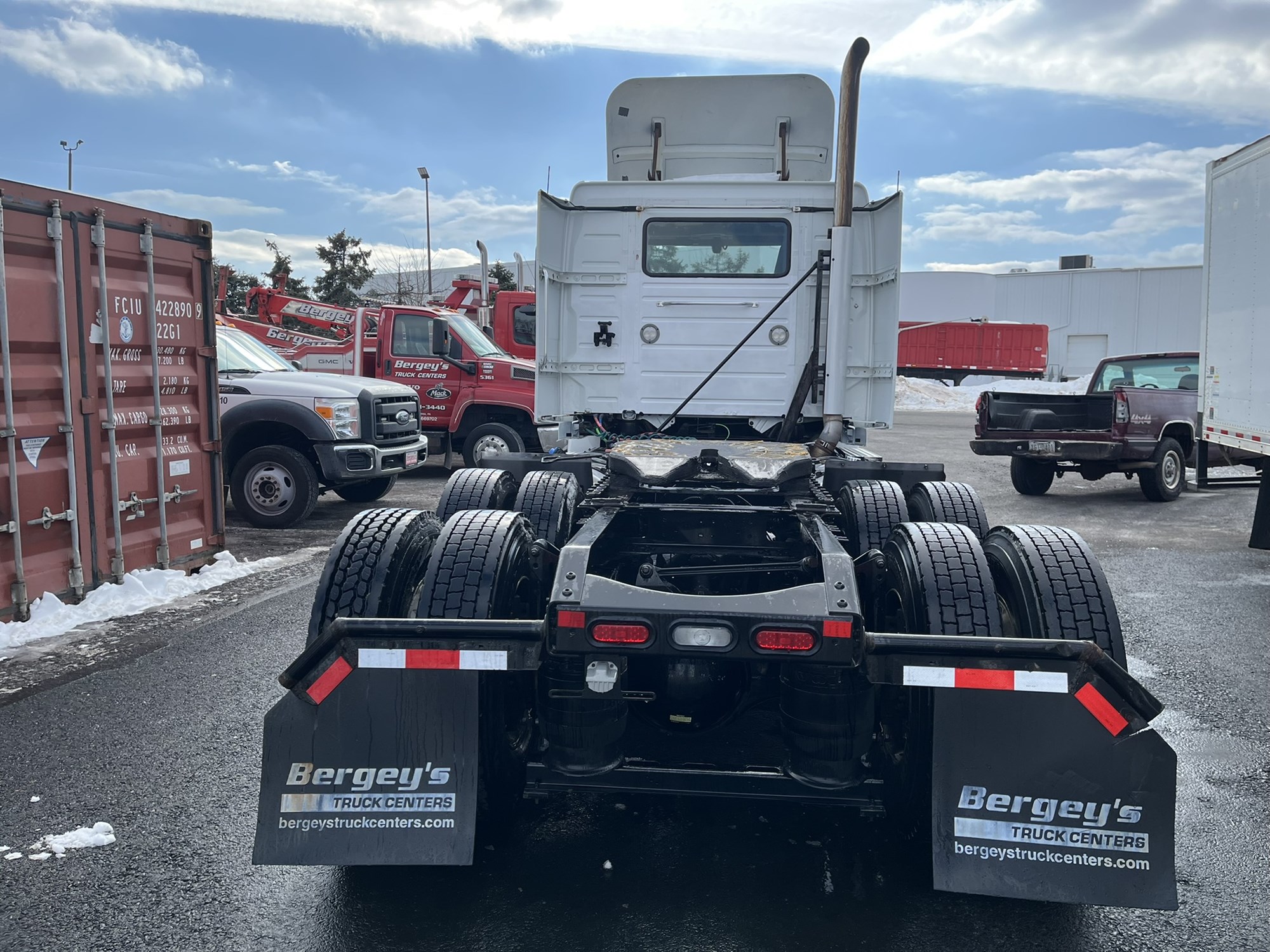 2019 VOLVO VNR64T300 - image 5 of 6