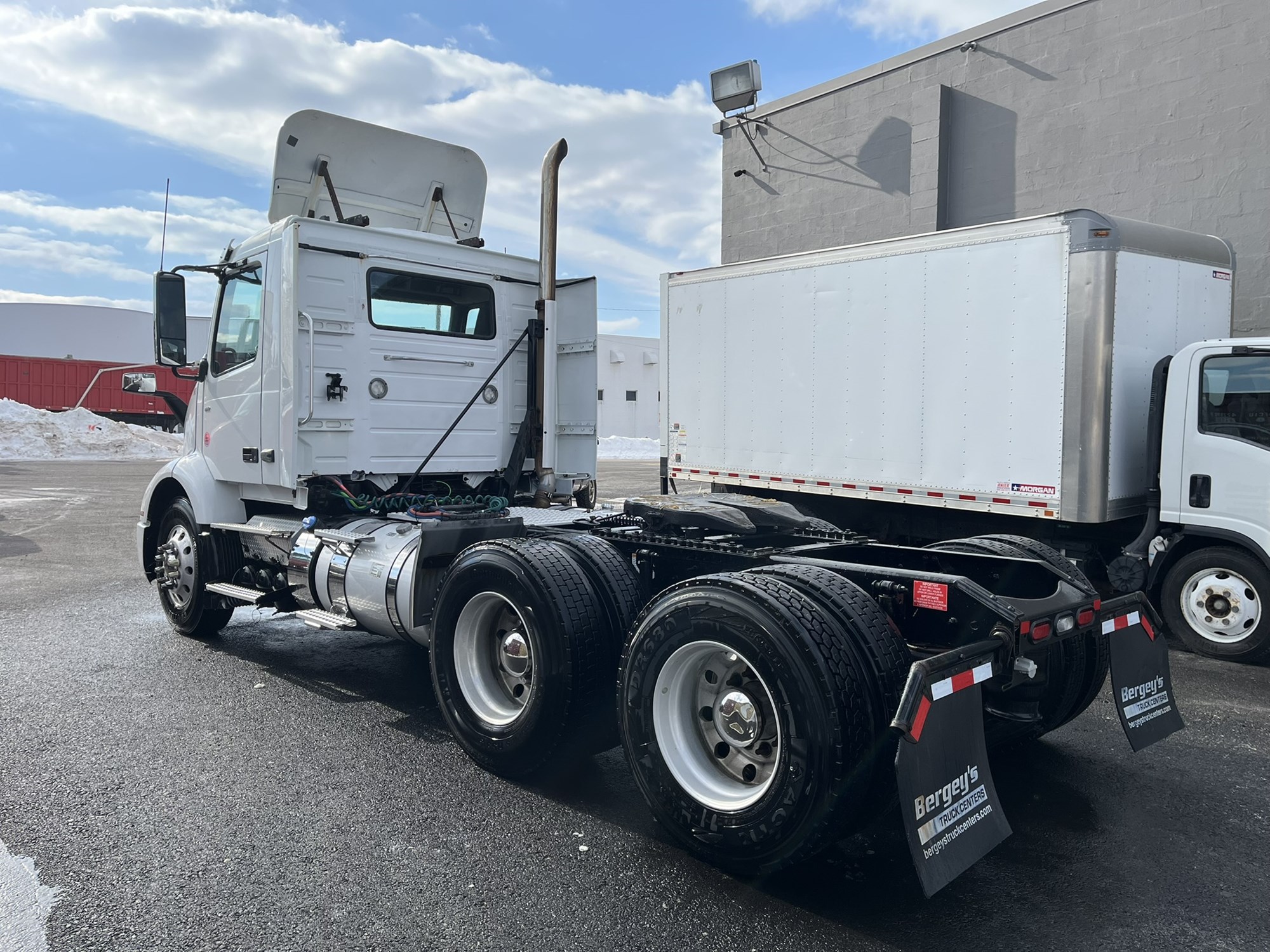 2019 VOLVO VNR64T300 - image 6 of 6