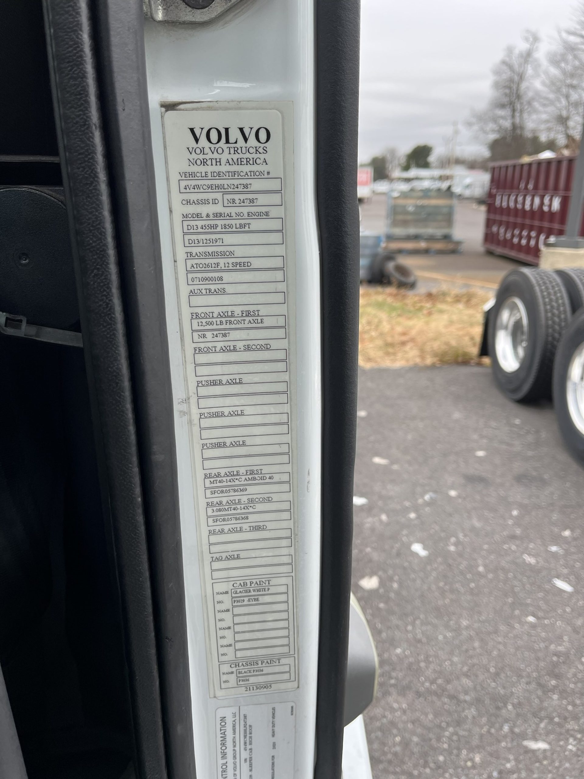 2020 VOLVO VNR64T640 - image 5 of 5