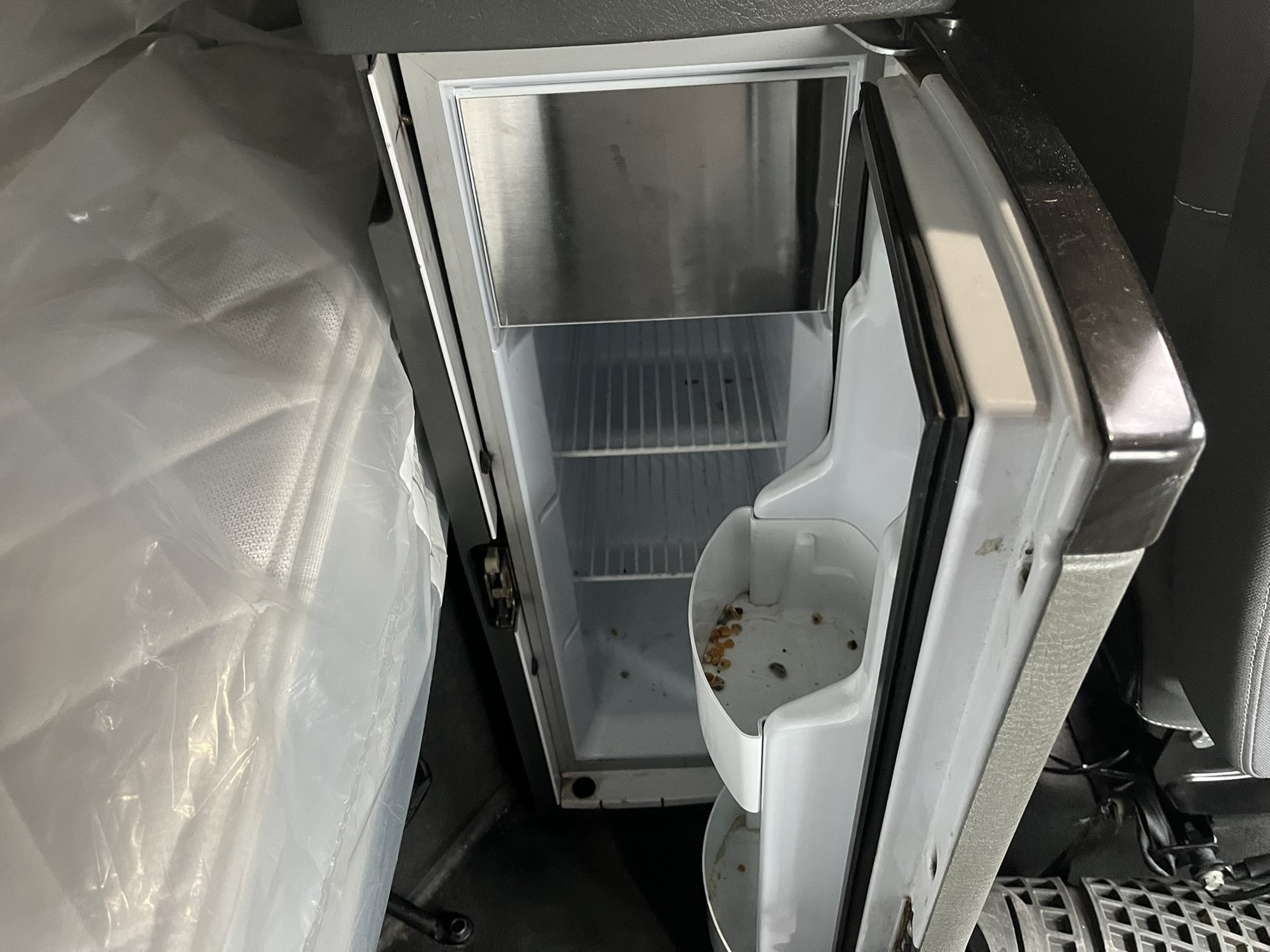 2020 VOLVO VNR64T640 - image 5 of 6