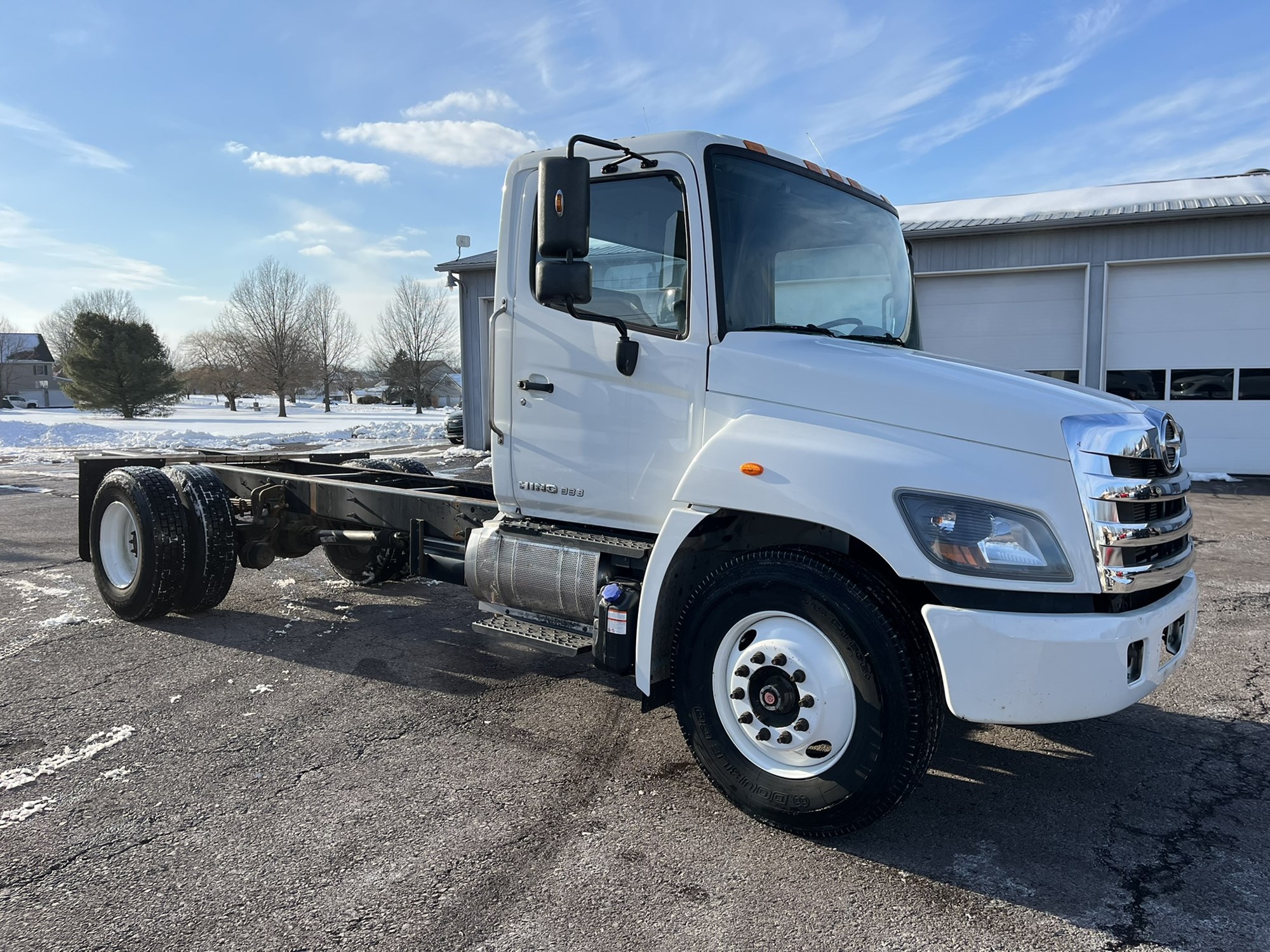 2019 Hino 268 - image 3