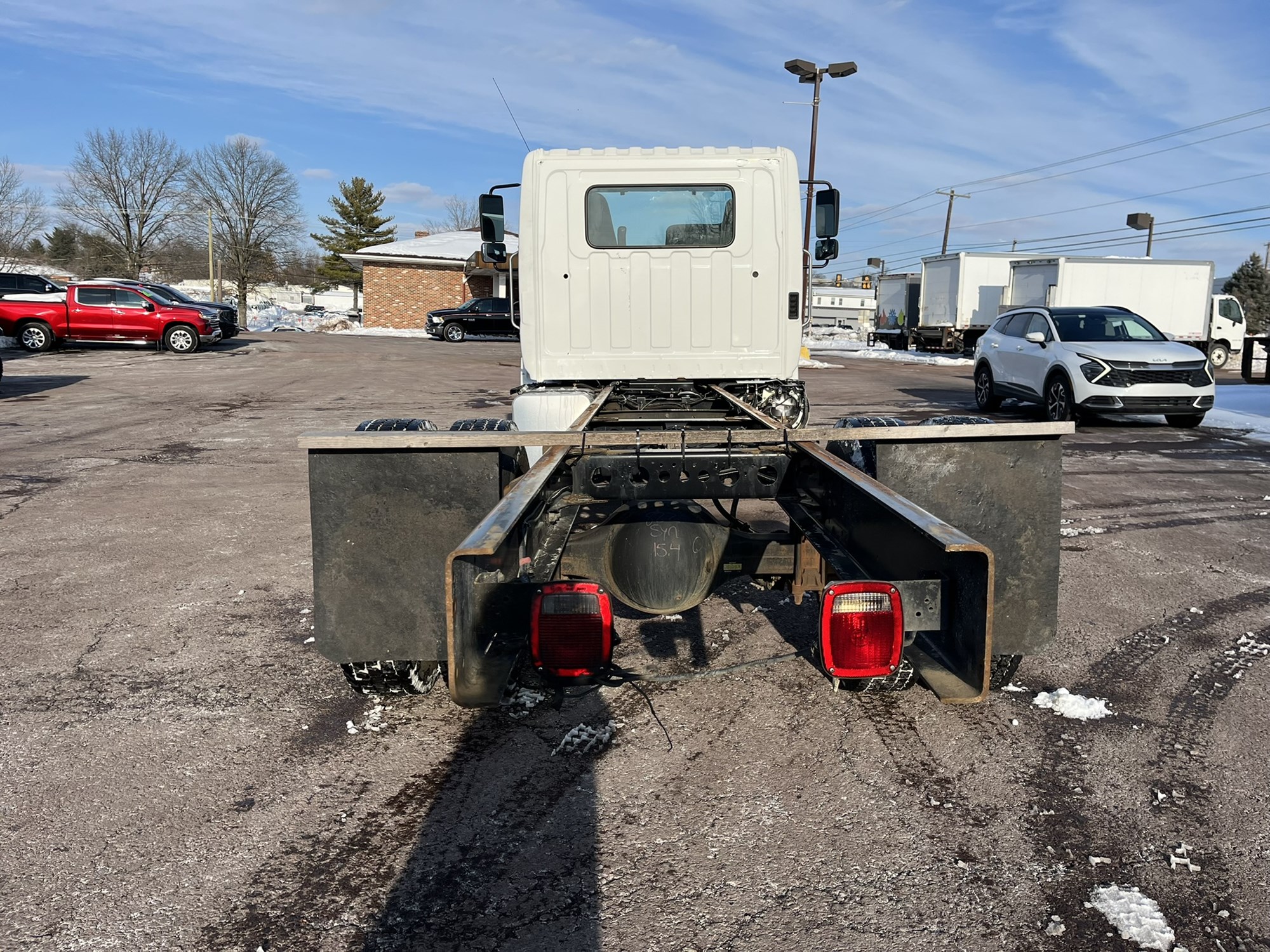 2019 Hino 268 - image 5